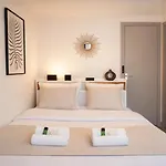 Marais Access - Premium For 4 Apartment *
