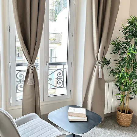 Marais Access - Premium For 4 Paris