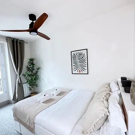 Marais Access - Premium For 4 *