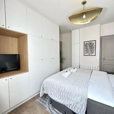 Marais Access - Premium For 4