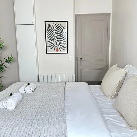 Marais Access - Premium For 4