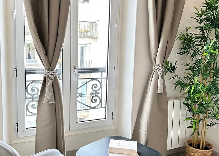 Marais Access - Premium For 4 Paris